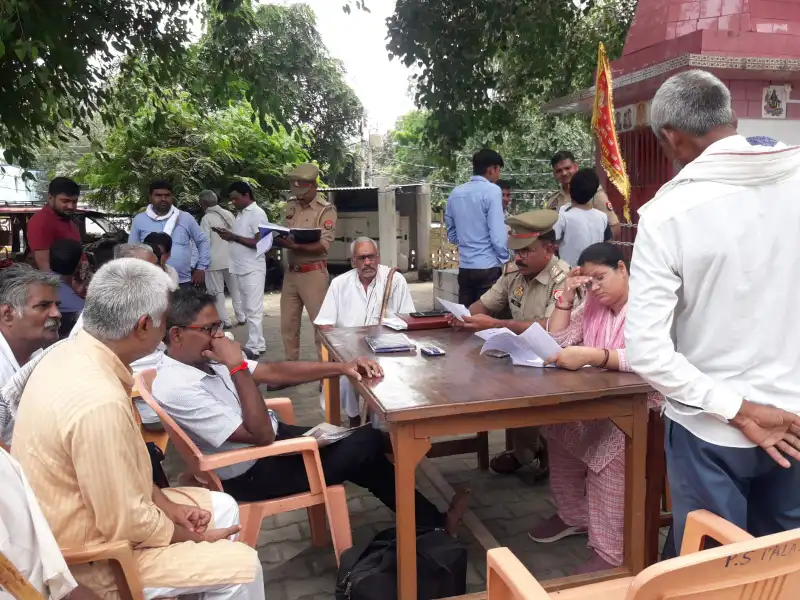 Hardoi : थाना समाधान दिवस में आने वाली शिकायतों को समय सीमा के अंतर्गत निस्तारित करें- आभा चौधरी