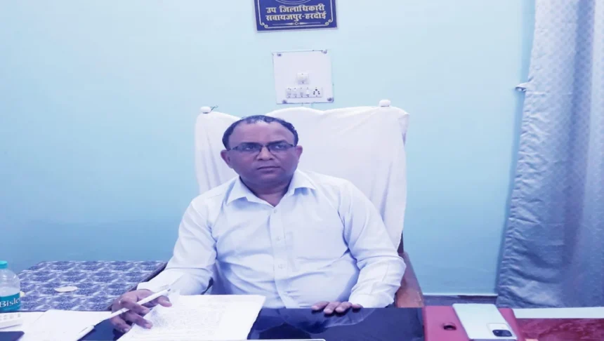 Hardoi: डीएम ने संजय कुमार अग्रहरि को बनाया तहसील सवायजपुर का नया उपजिलाधिकारी