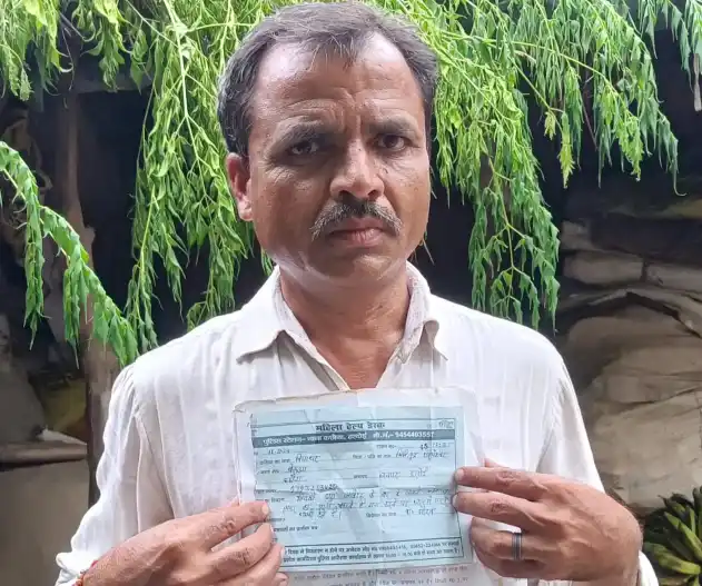 Hardoi News: नाली का पानी बहाने को लेकर थाने में की शिकायत