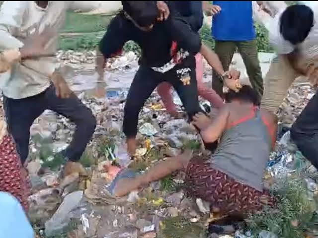 कौशाम्बी में साइड ना मिलने से नाराज बाइक सवार युवकों ने ट्रक ड्राइवर को बेरहमी से पीटा, वीडियो वायरल