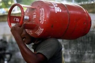 LPG के दाम में आज से बढ़ोतरी, कमर्शियल सिलेंडर पर 1 अगस्त से दिल्ली से मुंबई तक नए रेट अपडेट, यहां देखें
