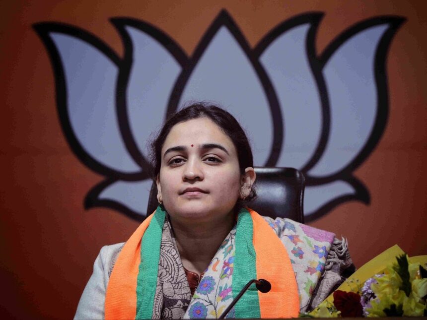 UP News: मुलायम की बहू अपर्णा यादव महिला आयोग में बनीं उपाध्‍यक्ष