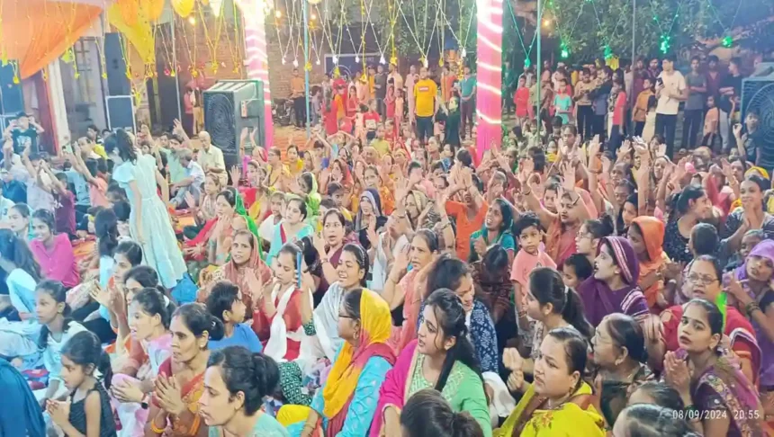 Hardoi News: धार्मिक नृत्य देख दर्शक हुए गदगद