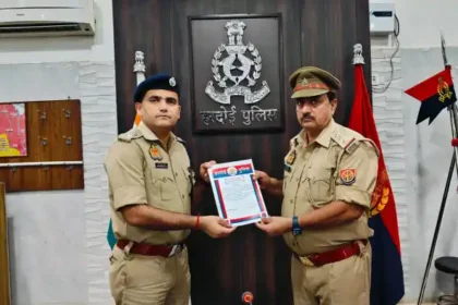 Hardoi News: उत्कृष्ट कार्य करने वाले पुलिसकर्मियों को एसपी ने किया सम्मानित