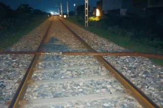 रामपुर में दून एक्सप्रेस पलटाने की साजिश, ट्रेन के लोको पायलट द्वारा इमरजेंसी ब्रेक लगाने से बड़ा हादसा टला