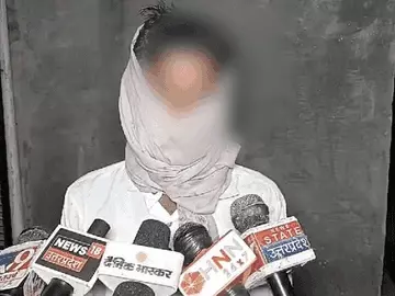 Barabanki News: युवती का 4 दिनों तक करता रहा शोषण, पुलिसकर्मी ने 1 लाख रुपये में निपटा दिया मामला, एसपी ने किया सस्पेंड