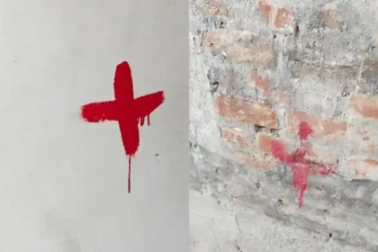 Bahraich: गोपाल मिश्रा हत्याकांड के मुख्य आरोपी के घर समेत प्रशासन ने 23 घरों पर लगाए लाल निशान, चलेगा बुलडोजर! नोटिस चस्पा