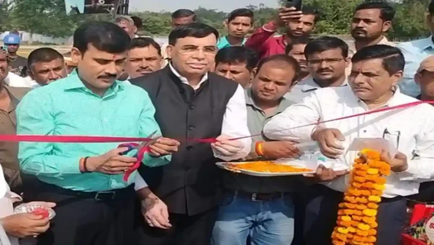 Hardoi News: हरियावां शुगर मिल में डीएम ने किया पेराई सत्र का उदघाटन