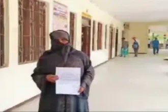 दबंगों के डर से हिंदू महिला बुर्का पहनकर पहुंची तहसील कोर्ट, देखते ही मची अफरा-तफरी