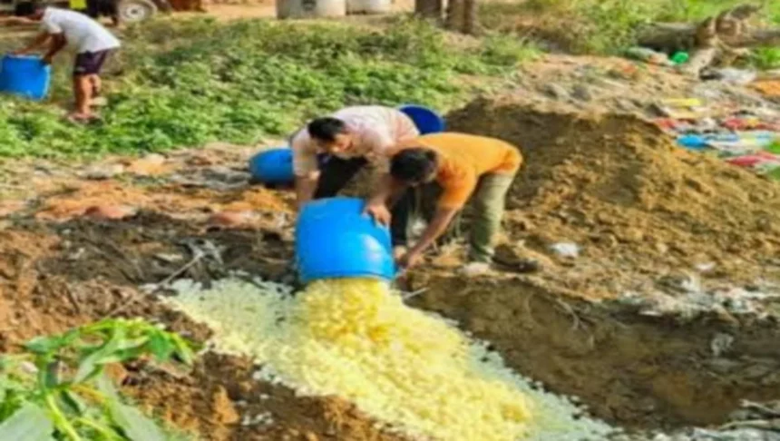 आजमगढ़ में 10 क्विंटल से ज्यादा मिठाई बनाने का नकली और मिलावटी सामान किया गया बरामद