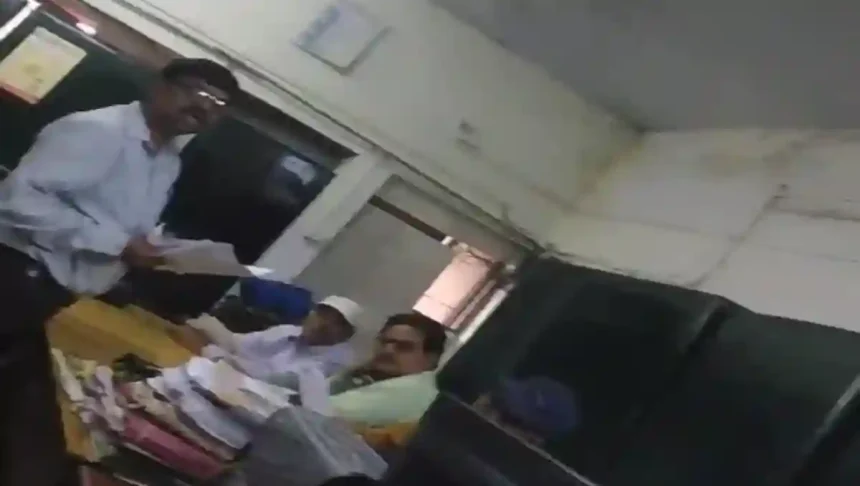 हरदोई में डीपीआरओ ऑफिस में वेतन स्लिप के नाम पर मांगी 500 रुपए की घूस