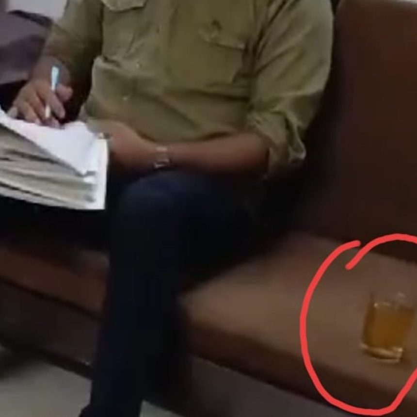 Bulandshahr News: जिला अस्पताल में डॉक्टर और स्टाफ का शराब पीते वीडियो आया सामने