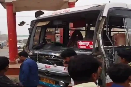 सीतापुर: तेज रफ्तार ट्रक ने ओवरटेक करते हुए यात्रियों से भरी बस को मारी टक्कर, बस चालक समेत 4 घायल