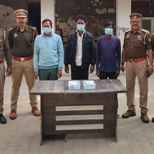 हरदोई पुलिस ने ज्वैलर्स की दुकान में हुई चोरी का खुलासा कर 3 शातिर चोरों को किया गिरफ्तार