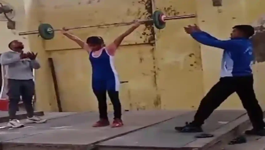 लखनऊ में महिला वेटलिफ्टिंग प्रतियोगिता का हुआ आयोजन, हरदोई की छात्राओं ने प्रथम स्थान प्राप्त कर जिले का नाम किया रोशन