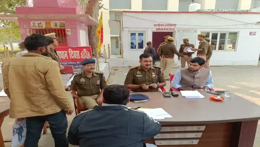 Hardoi News: थाना समाधान दिवस में आई शिकायतों के प्रति गंभीर दिखे अधिकारी