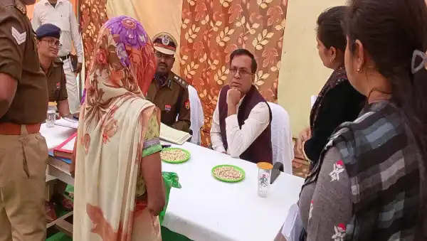 शाहजहांपुर जिलाधिकारी की अध्यक्षता में थाना समाधान दिवस का हुआ आयोजन