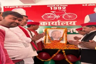 सपा कार्यकर्ताओं ने मनाया मुलायम सिंह यादव का जन्मदिन, दी श्रद्धांजलि