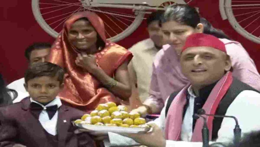 कौन हैं खजांची यादव, जिनका आज अखिलेश यादव ने 7वीं बार मनाया जन्मदिन