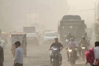 यूपी में दीपावली की आतिशबाजी के बाद जहरीली हुई आबोहवा, AQI खतरनाक स्तर पर