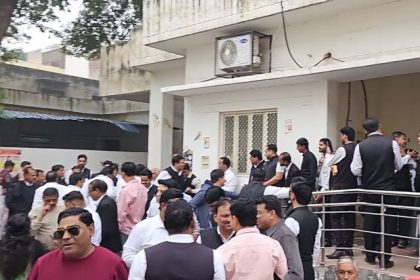 हापुड़ बार एसोसिएशन का चुनाव शुरू: 15 पदों पर 30 प्रत्याशी लड़ रहे चुनाव, गुरुवार को आएंगे परिणाम