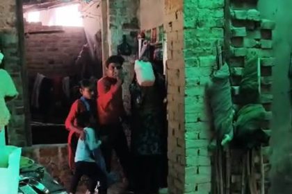 Basti News: पुलिस के सामने पेट्रोल डालकर आत्मदाह का प्रयास, अतिक्रमण खाली कराने पहुंची थी टीम