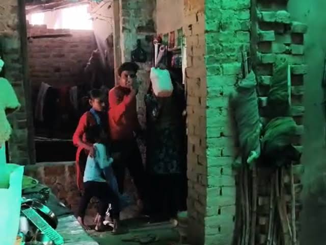 Basti News: पुलिस के सामने पेट्रोल डालकर आत्मदाह का प्रयास, अतिक्रमण खाली कराने पहुंची थी टीम