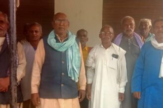 Azamgarh News: बाढ़ पीड़ितों ने प्रशासन पर लगाए गंभीर आरोप, समस्याओं के समाधान की मांग की