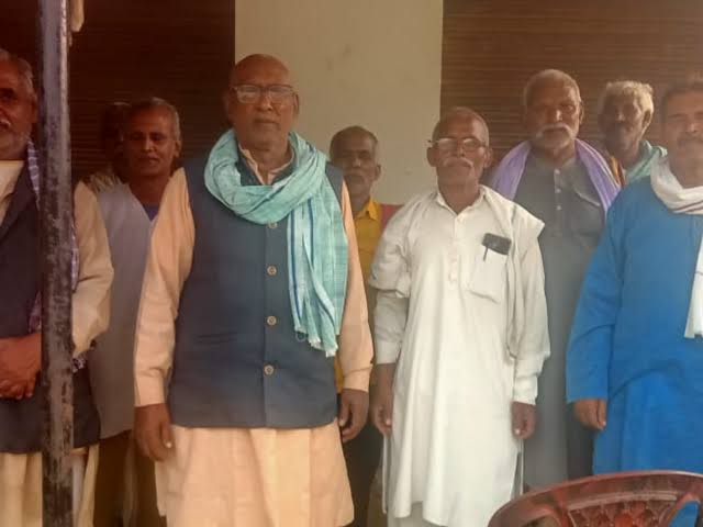 Azamgarh News: बाढ़ पीड़ितों ने प्रशासन पर लगाए गंभीर आरोप, समस्याओं के समाधान की मांग की