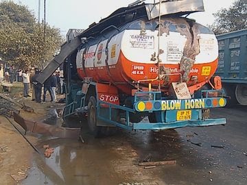 बरेली के आंवला में वेल्डिंग कराते समय फटा पेट्रोल टैंकर, दो घायल