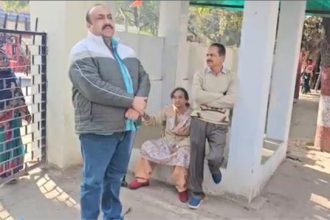 सपा नेता यूसुफ मलिक ने हरदोई में जिला कारागार पहुंच अब्दुल्लाह आजम से की मुलाकात