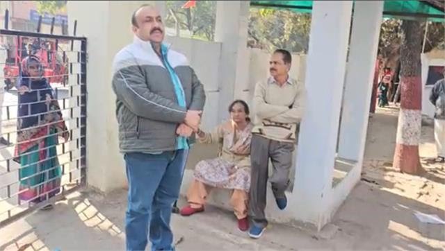 सपा नेता यूसुफ मलिक ने हरदोई में जिला कारागार पहुंच अब्दुल्लाह आजम से की मुलाकात