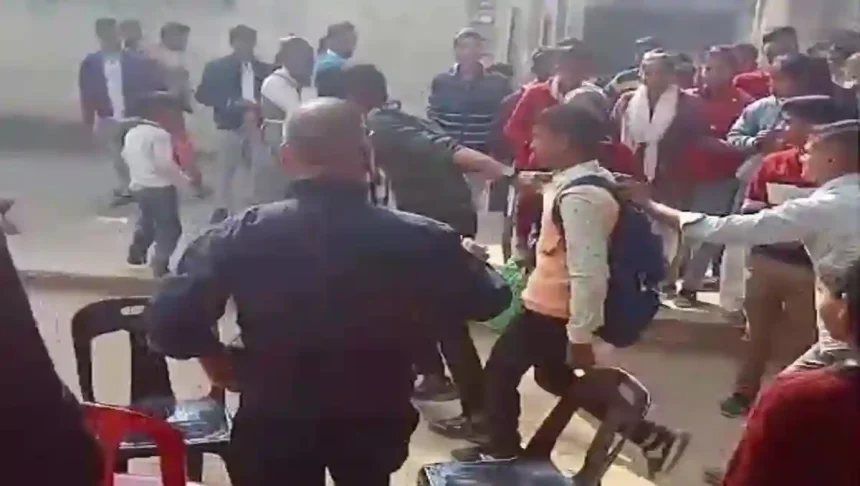 सीतापुर में दबंगों ने स्कूल परिसर में घुसकर दो छात्रों को पीटा, प्रधानाध्यापक ने थाने में दी तहरीर, 4 युवक नामजद
