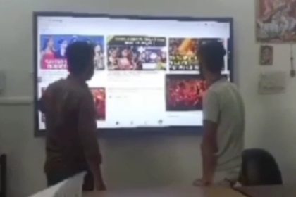Kannauj News: क्लास में टीचर की गैर मौजूदगी में छात्रों ने स्मार्ट टीवी पर चलाए मूवी और गाने