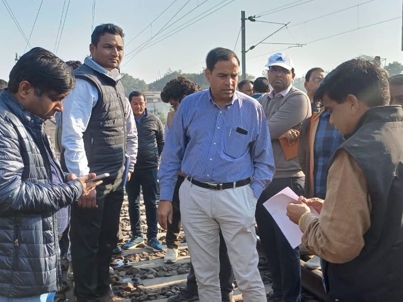 डीआरएम मुरादाबाद ने हरदोई रेलवे स्टेशन का किया निरीक्षण, बोले: स्टेशन बनने में लगेगा समय