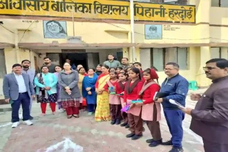Hardoi News: सीडीओ के निरीक्षण में अभिलेख अव्यवस्थित मिलने पर पटल सहायकों को नोटिस, कस्तूरबा स्कूल में शौचालय में गंदगी पर वार्डन को वार्निंग