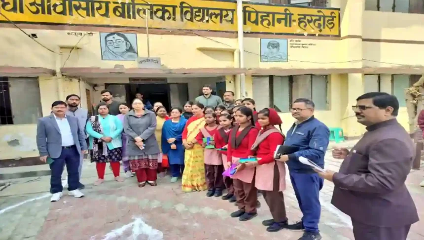 Hardoi News: सीडीओ के निरीक्षण में अभिलेख अव्यवस्थित मिलने पर पटल सहायकों को नोटिस, कस्तूरबा स्कूल में शौचालय में गंदगी पर वार्डन को वार्निंग