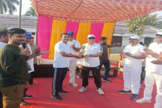 Hardoi News: पुलिस अधीक्षक 11 vs अपर पुलिस अधीक्षक 11 के बीच खेला गया क्रिकेट मैच