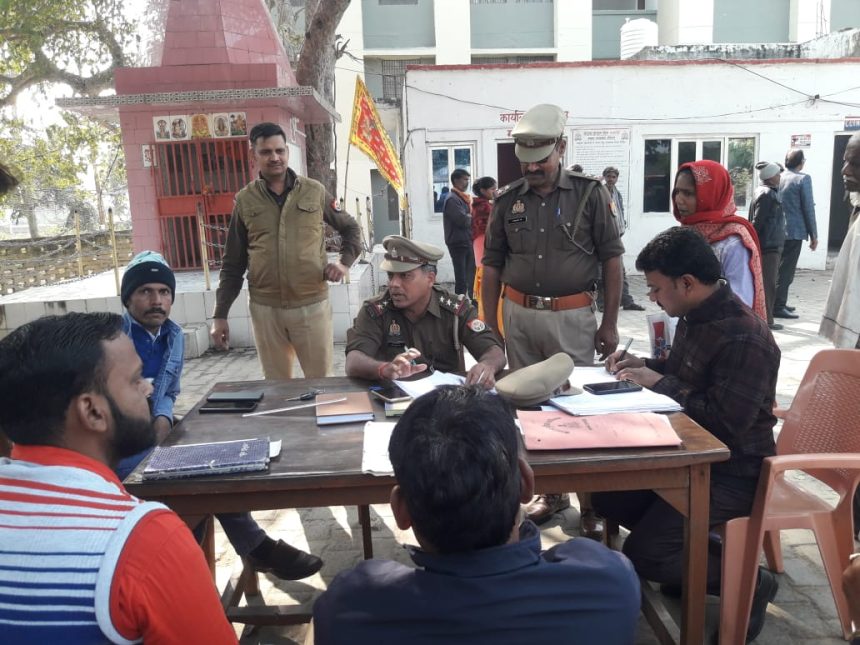 Hardoi News: नवागत प्रभारी निरीक्षक बृजेश कुमार राय की अध्यक्षता में हुआ समाधान दिवस का आयोजन