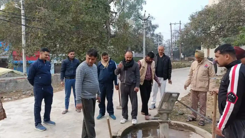 Hardoi News: प्रभारी निरीक्षक सहित स्टॉफ ने थाना परिसर की सफाई कर चमकाया थाना
