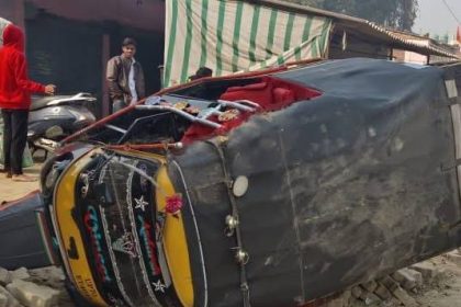 Kaushambi News: ओवरटेक करते समय अनियंत्रित होकर पलटा ऑटो, 10 लोग घायल, 3 की हालत गंभीर