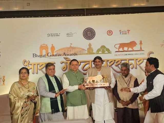 डुमरियागंज से 5 बार विधायक रहे व पूर्व मंत्री कमाल यूसुफ को मरणोपरांत 'भारत गौरव सम्मान' से किया गया सम्मानित