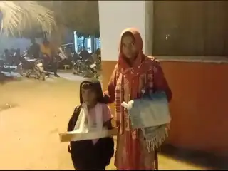 हरदोई में मेडिकल कॉलेज में कागज के गत्ते से चढ़ा दिया बच्चे के हाथ का प्लास्टर