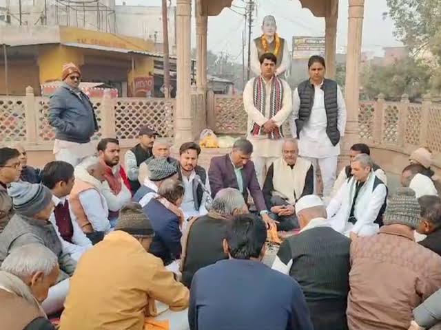 हाथरस में किसान दिवस के रूप में मनाई गई पूर्व प्रधानमंत्री चौधरी चरण सिंह की जयंती, दी गई श्रद्धांजलि