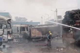 जयपुर-अजमेर हाईवे पर LPG टैंकर में ब्लास्ट, करीब 40 गाडियाँ जलकर राख; एक फैक्ट्री भी चपेट में, 11 की जिंदा जलकर मौत