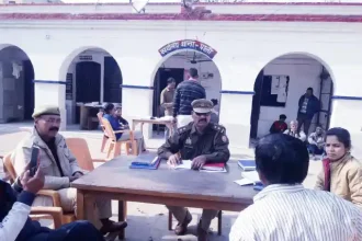Hardoi News: पाली में थाना समाधान दिवस में उपनिरीक्षक ने सुनी जनसमस्यायें