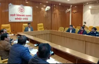 Hardoi News: बच्चों के पोषण संबंधी कार्यों में किसी भी स्तर की लापरवाही बर्दाश्त नहीं की जायेगी:-जिलाधिकारी