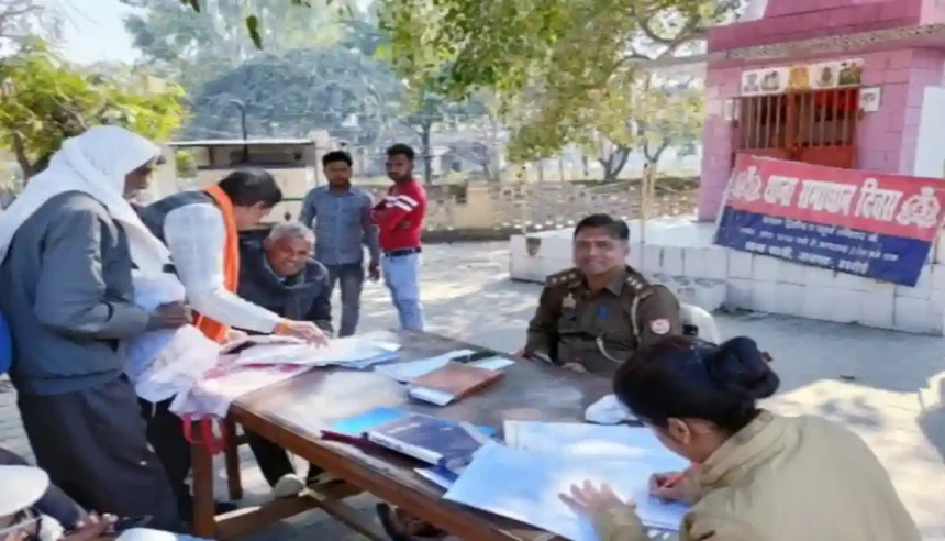 Hardoi News: प्रभारी निरीक्षक की अध्यक्षता में हुआ थाना समाधान दिवस का आयोजन