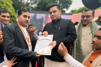 Hardoi News: शिक्षक राजीव कुमार को शिक्षामंत्री ने किया सम्मानित