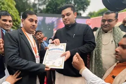 Hardoi News: शिक्षक राजीव कुमार को शिक्षामंत्री ने किया सम्मानित